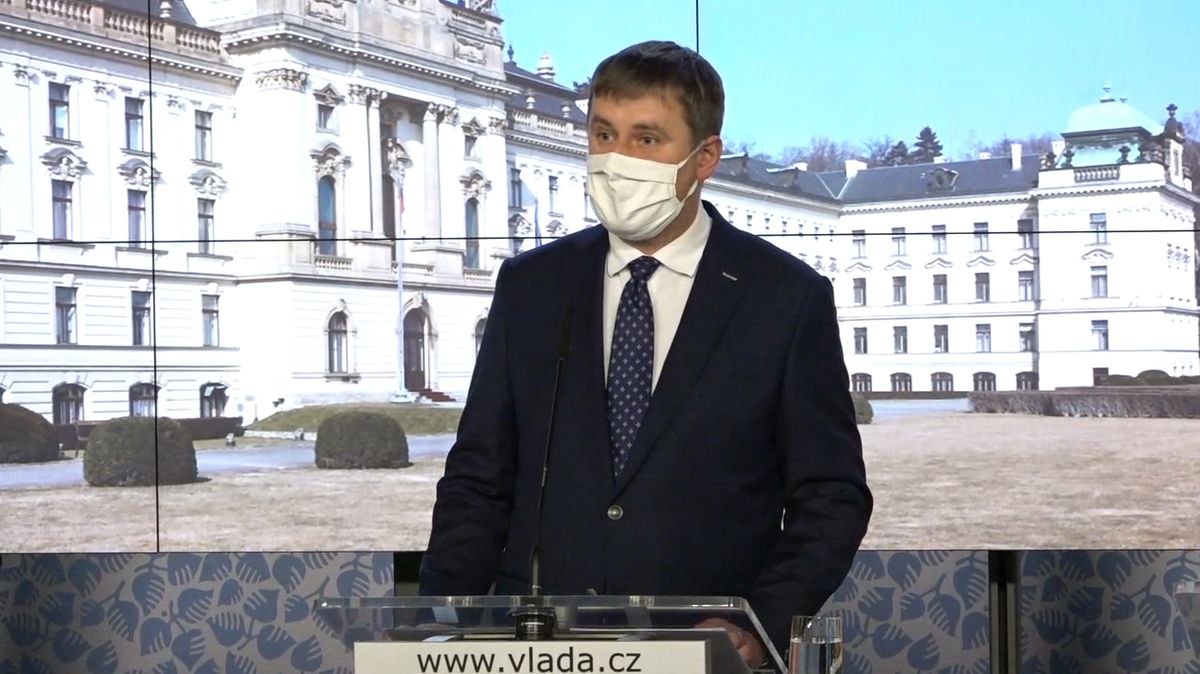 Ministr Petříček má koronavirus